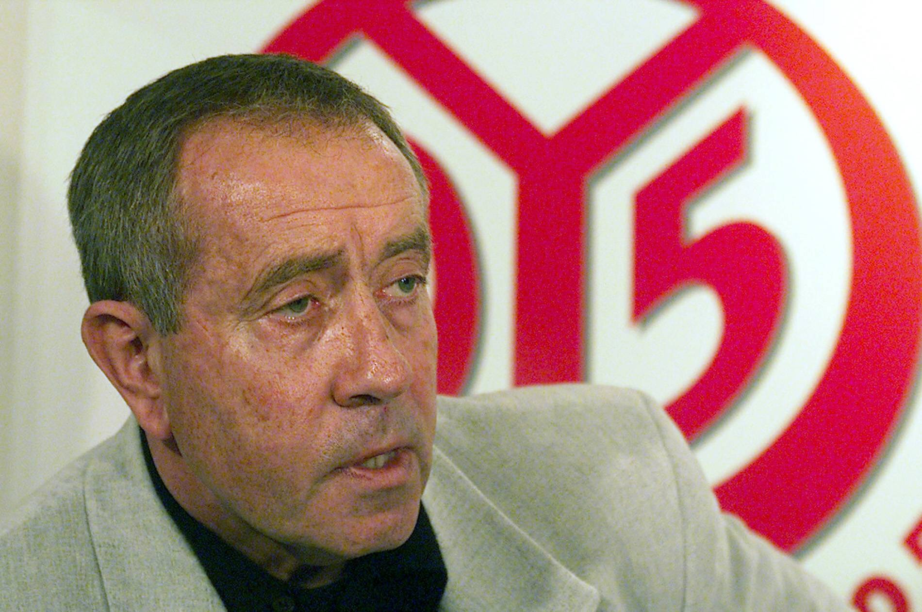 Ziemlich erfolglos in Mainz — Eckhard Krautzun am 21.11.2000. Irgendwann kam dann Jürgen Klopp. Foto: Imago Images